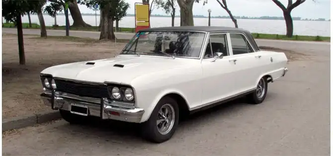 Weißer Oldtimer – beispielhaftes Ankaufsfahrzeug in Apolda